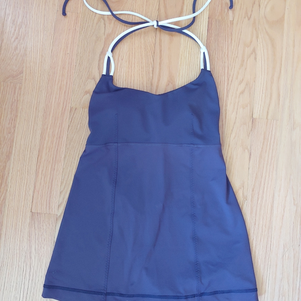 Lululemon Alight Halter

Cadet Blue / Angel Wing /